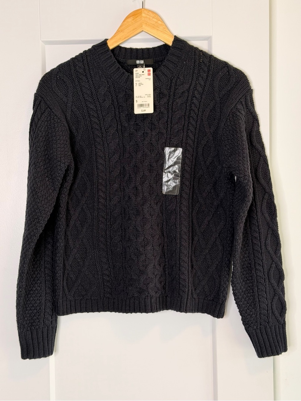 Uniqlo Black Cable-Knit Crewneck Sweater